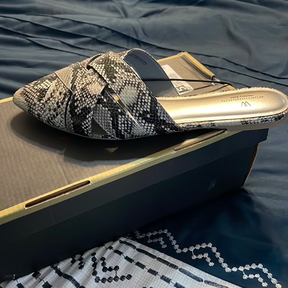 NWT woman’s snakeskin print slide shoe